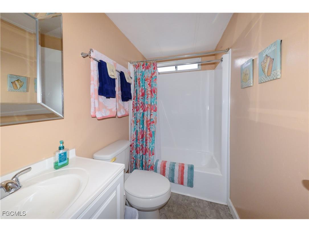 535 Sunshine Avenue North Fort Myers FL 33903 2025021776 image8