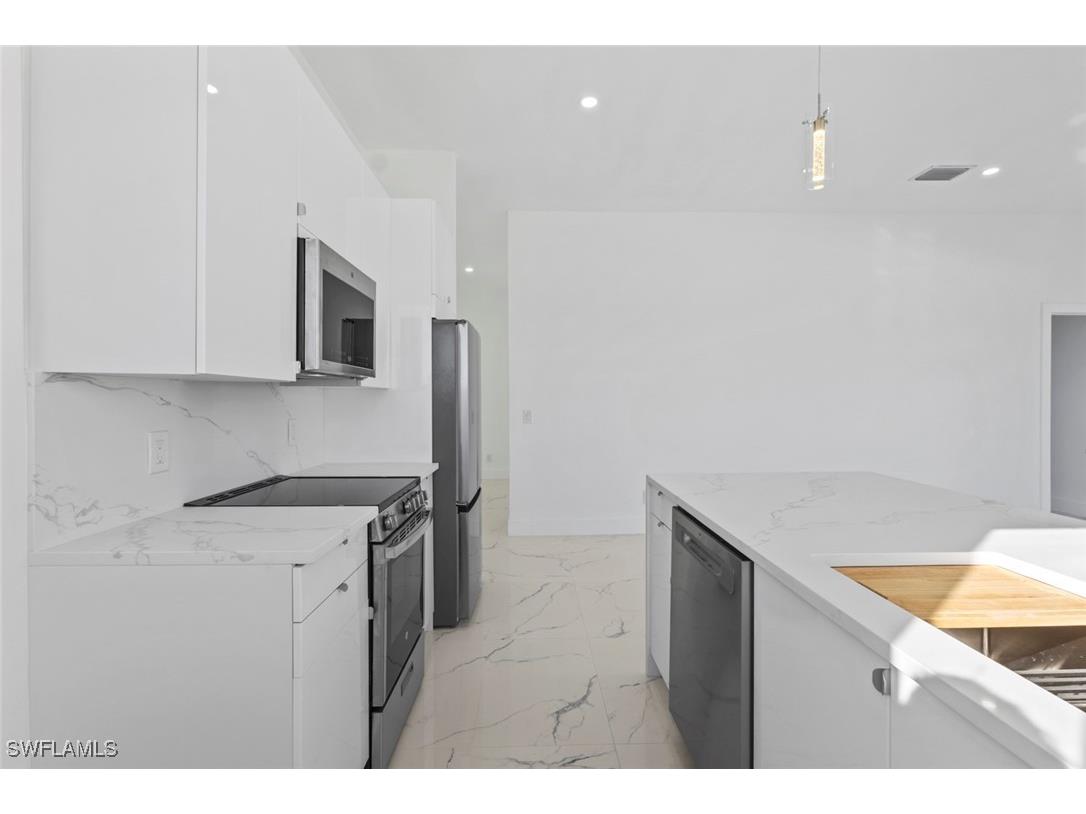 535 Manhattan Street E Lehigh Acres FL 33974 226002021 image8