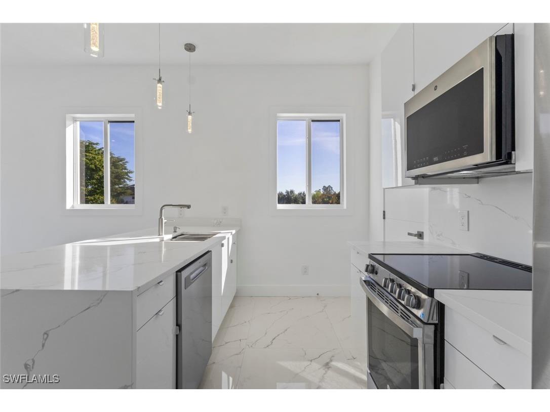 535 Manhattan Street E Lehigh Acres FL 33974 226002021 image9