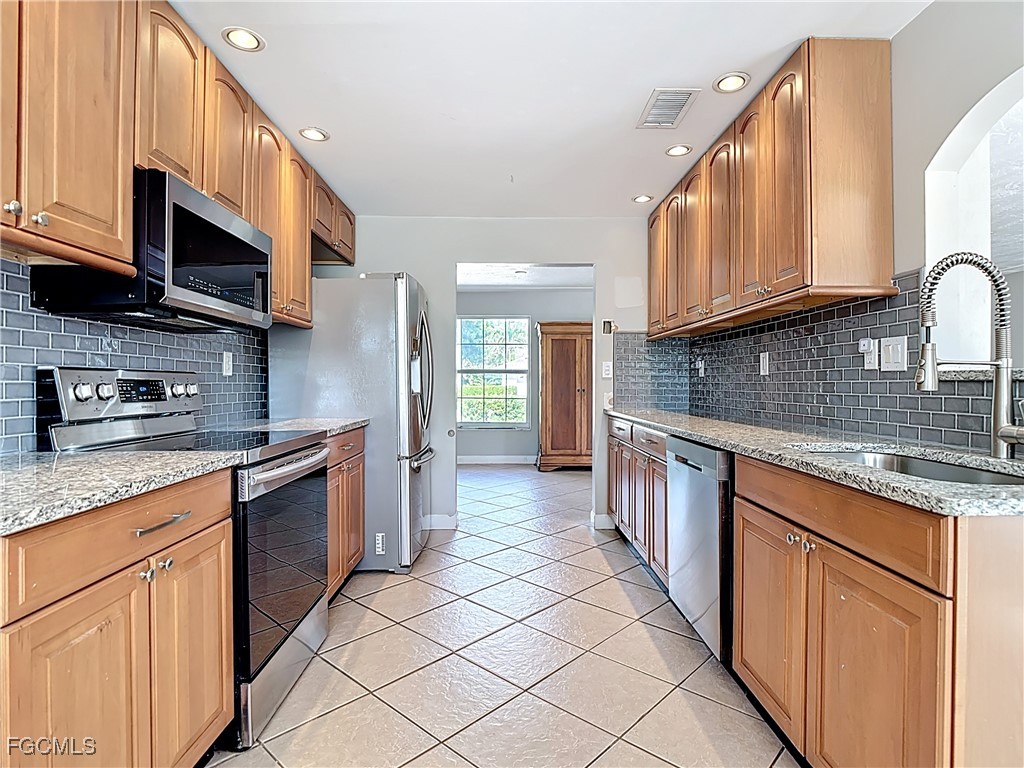 5351 Chippendale Circle E Fort Myers FL 33919 2025005373 image10