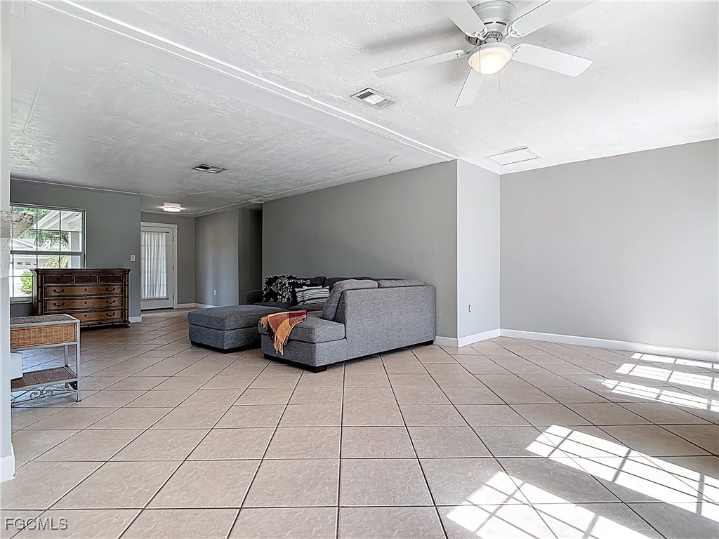 5351 Chippendale Circle E Fort Myers FL 33919 2025005373 image17