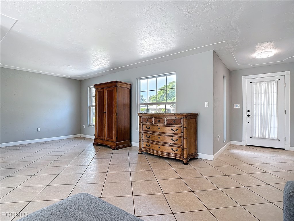 5351 Chippendale Circle E Fort Myers FL 33919 2025005373 image2