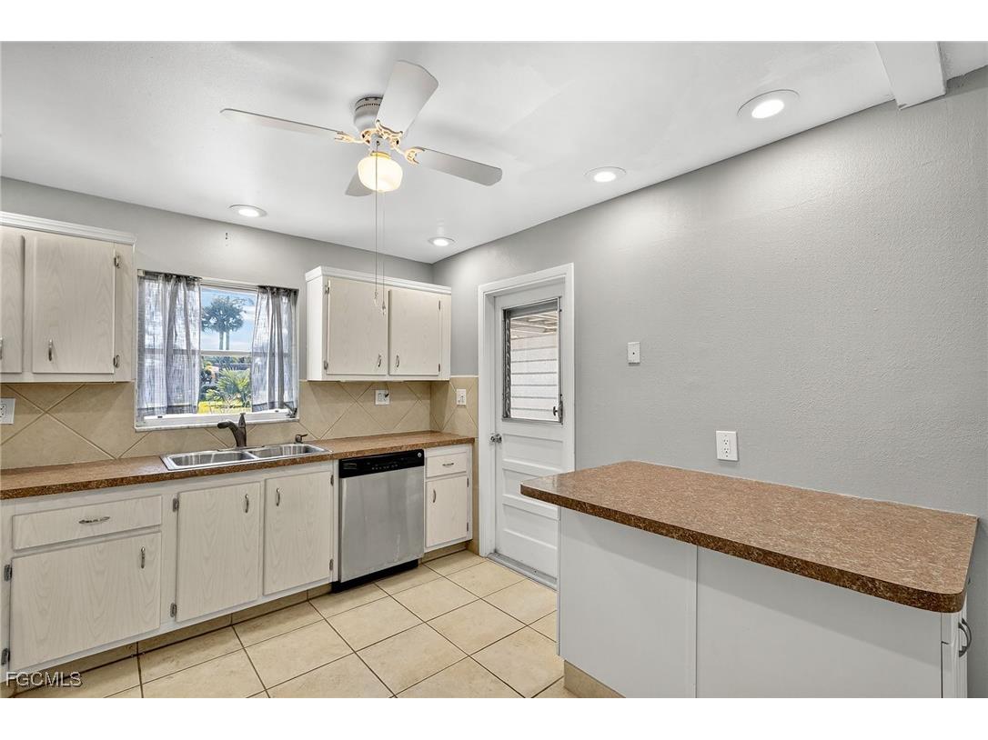 536 Pangola Drive North Fort Myers FL 33903 2025005168 image16