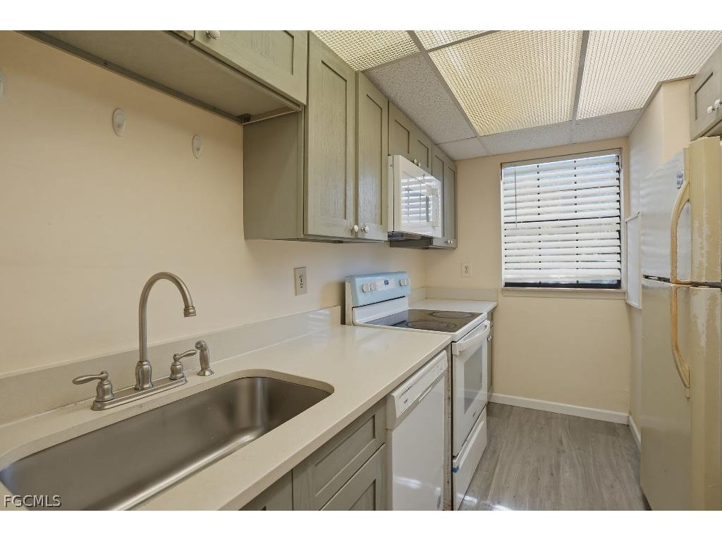 5369 Treetops Drive #M102 Naples FL 34113 2026011835 image3