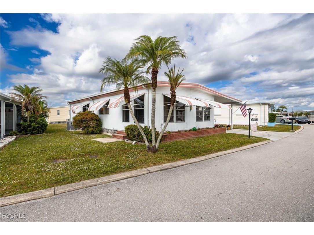 537 Palmer Boulevard North Fort Myers FL 33903 2025019841 image1