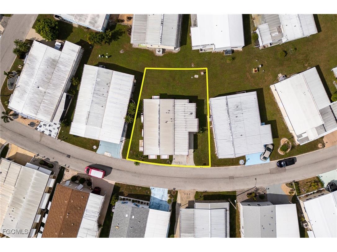 537 Palmer Boulevard North Fort Myers FL 33903 2025019841 image35