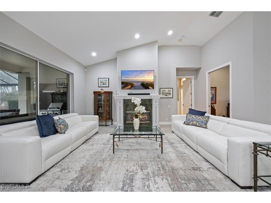 537 Wedgewood Way Naples FL 34119 225066739 image1