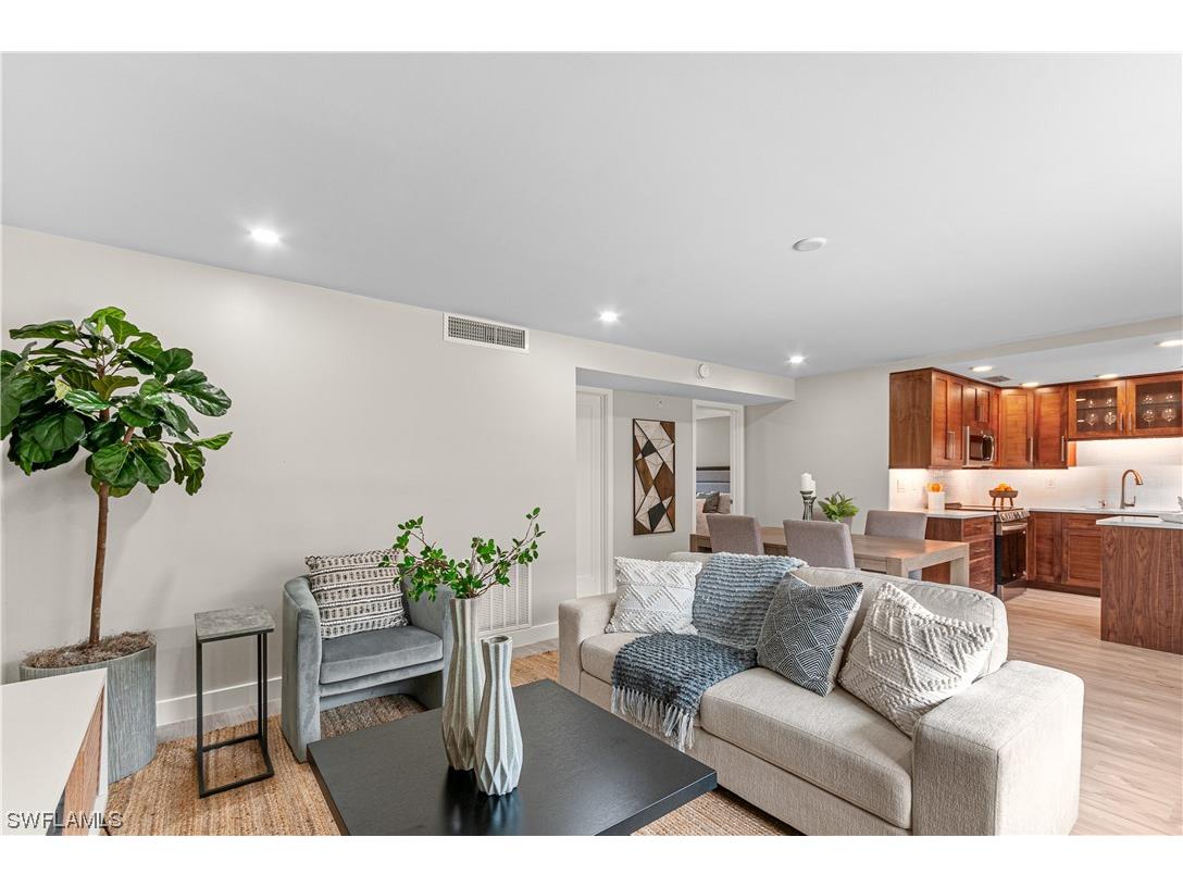 538 Broad Avenue S #538 Naples FL 34102 223069131 image1