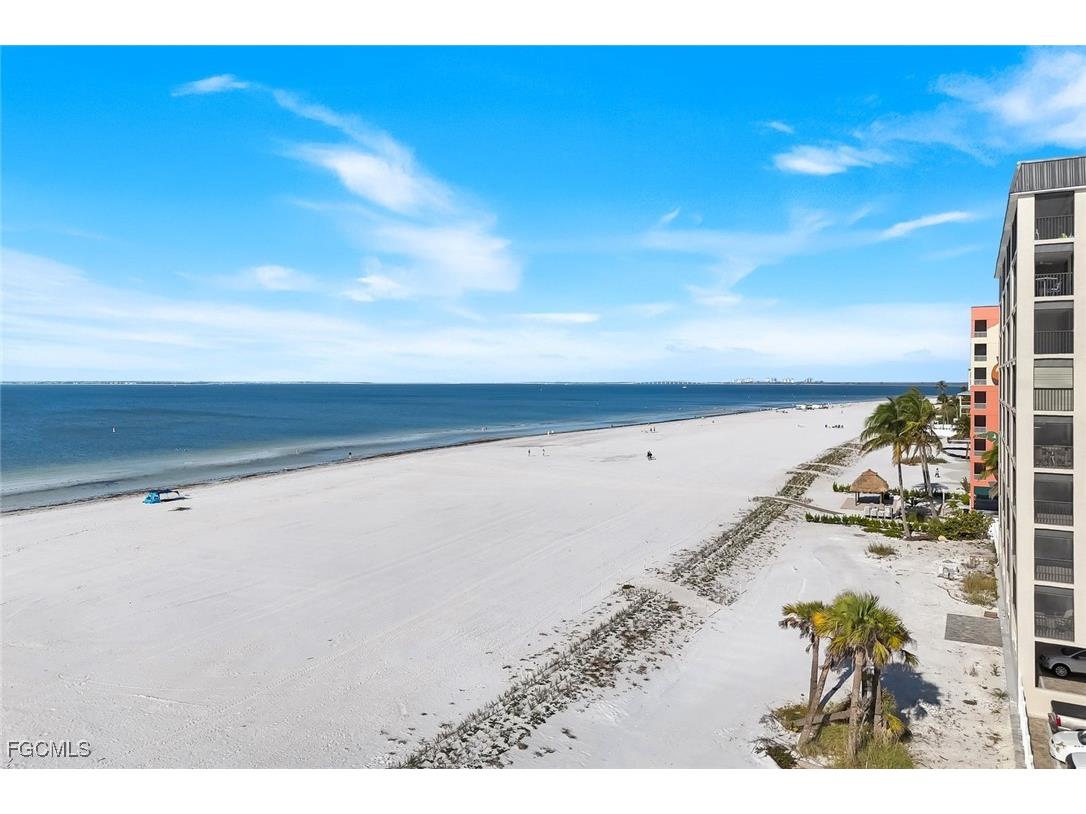 538 Estero Boulevard #302 Fort Myers Beach FL 33931 2025025972 image1