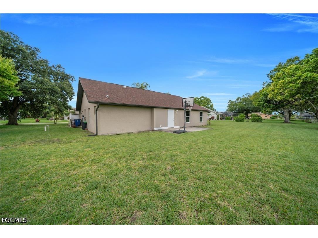 538 Whispering Wind Bend Lehigh Acres FL 33974 2026023796 image32