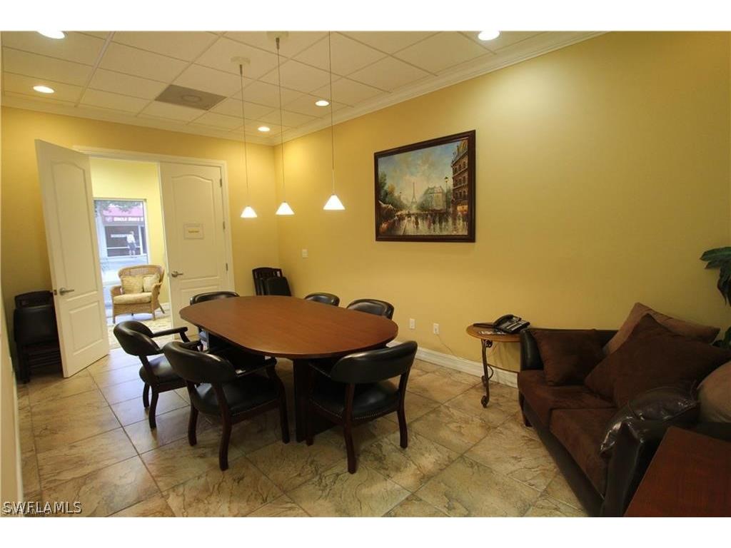 5401 Taylor Road #200-4 Naples FL 34109 223004900 image1