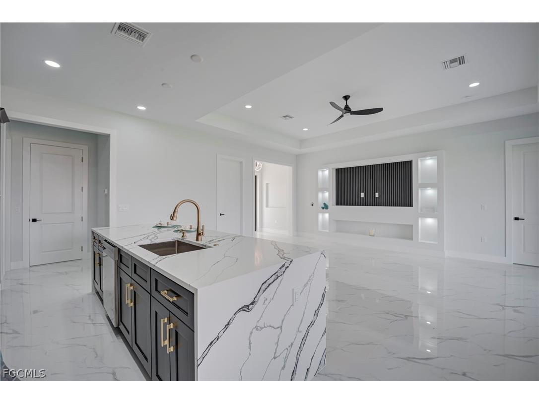 5402 6th Street W Lehigh Acres FL 33971 2026010634 image8