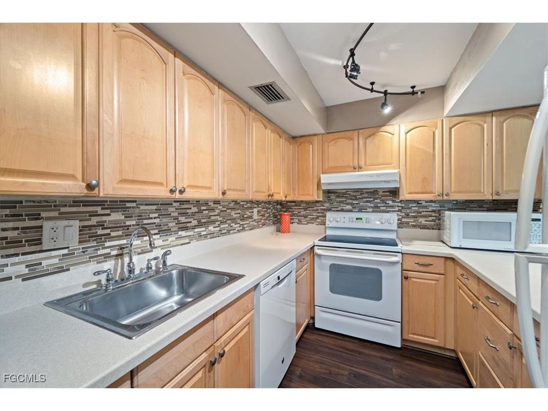 5405 Peppertree Drive #3 Fort Myers FL 33908 2025013131 image12