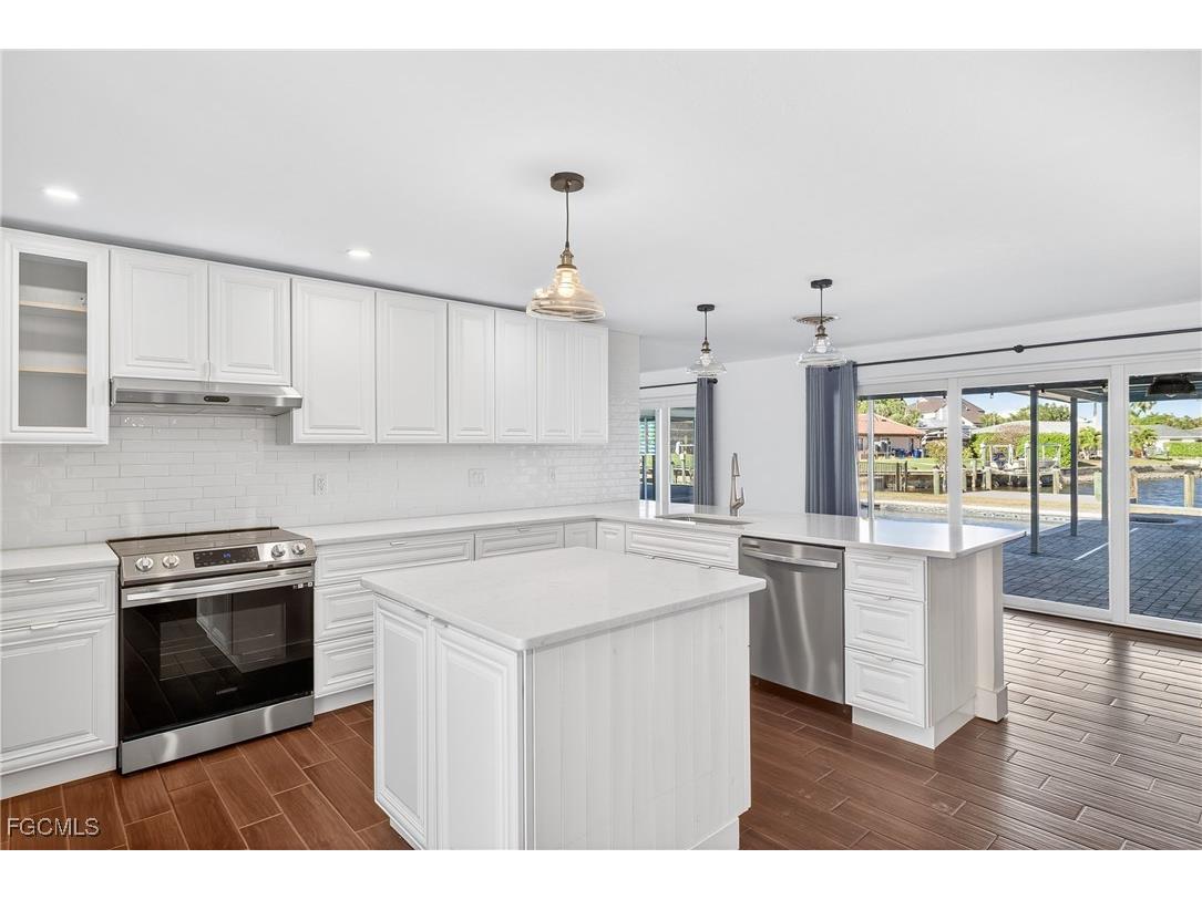 541 Bayside Drive Fort Myers FL 33919 2026003247 image1