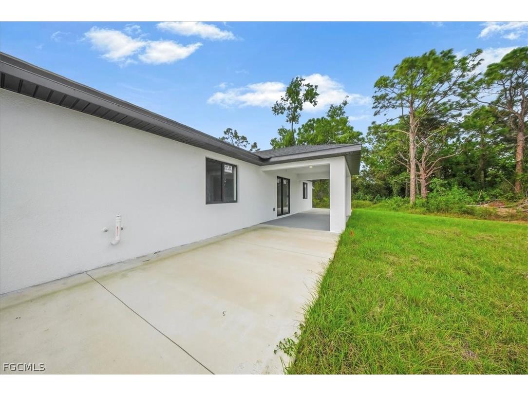 541 Chalet Avenue S Lehigh Acres FL 33974 2026011983 image10