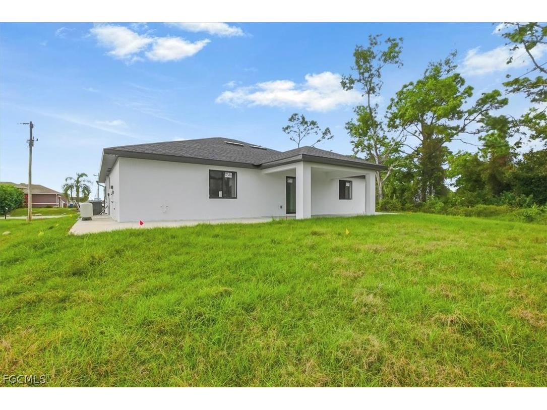 541 Chalet Avenue S Lehigh Acres FL 33974 2026011983 image11