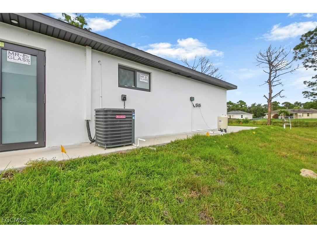 541 Chalet Avenue S Lehigh Acres FL 33974 2026011983 image9