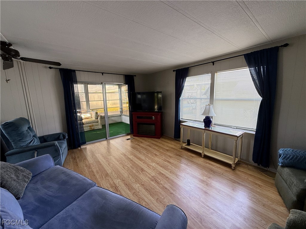 541 Freedom Street North Fort Myers FL 33917 2025025339 image1