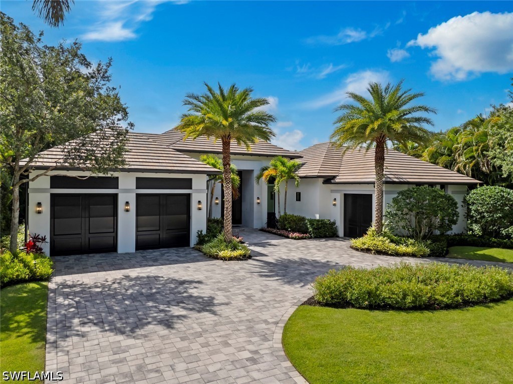 541 Whispering Pine Court Naples FL 34103 226021418 image2