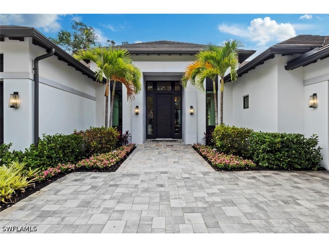 541 Whispering Pine Court Naples FL 34103 226021418 image3
