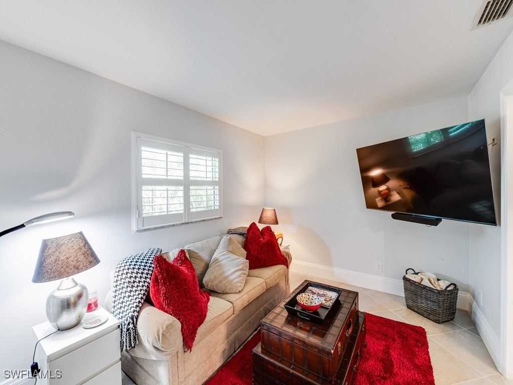 542 110th Avenue N Naples FL 34108 225074493 image5