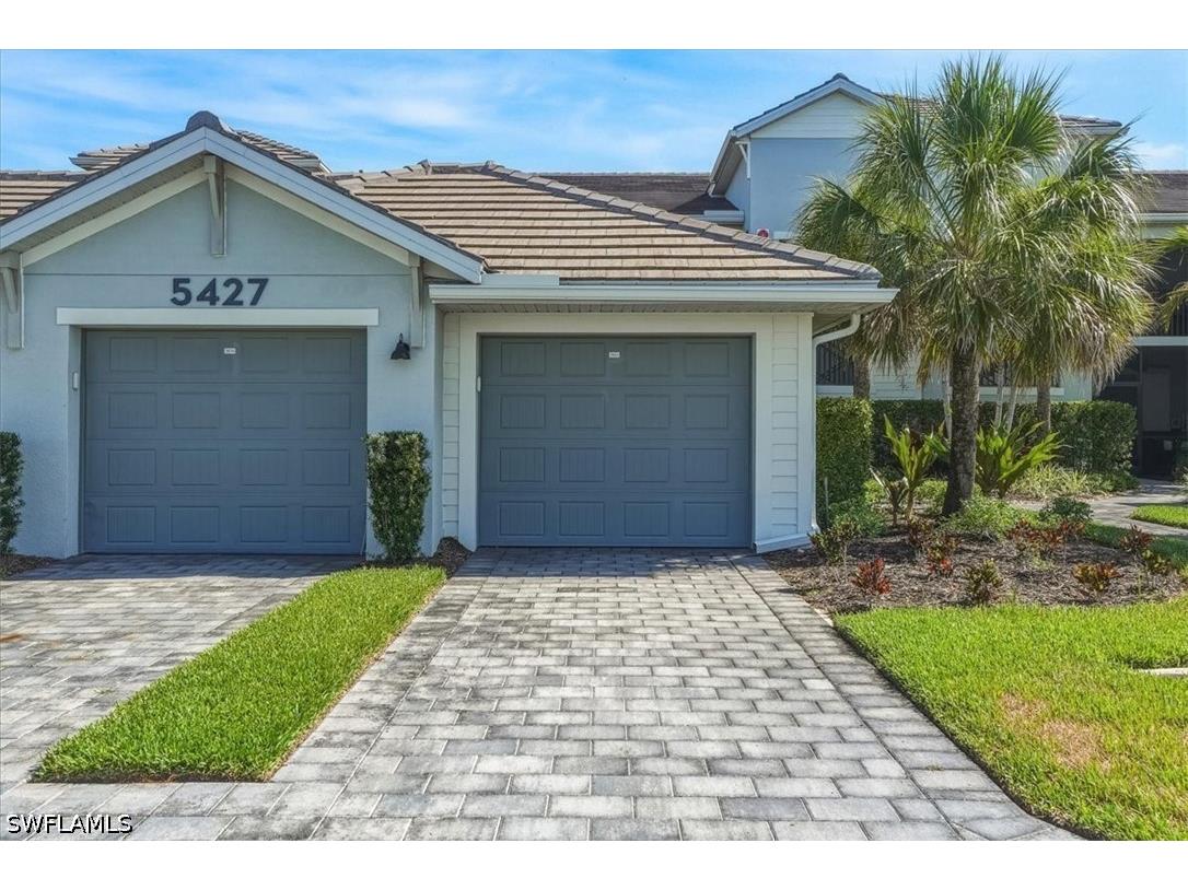 5427 Double Eagle Circle #2823 Other FL 34142 226017332 image1