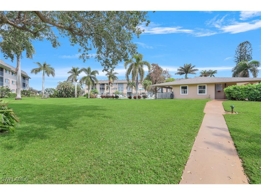 5435 Rattlesnake Hamm Road #302E Naples FL 34113 224082817 image1