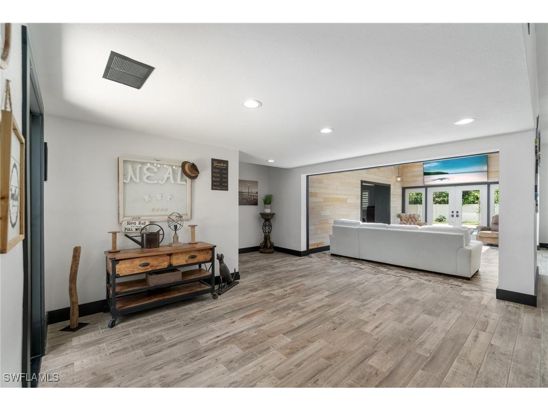 544 Bayside Drive Fort Myers FL 33919 225059892 image6