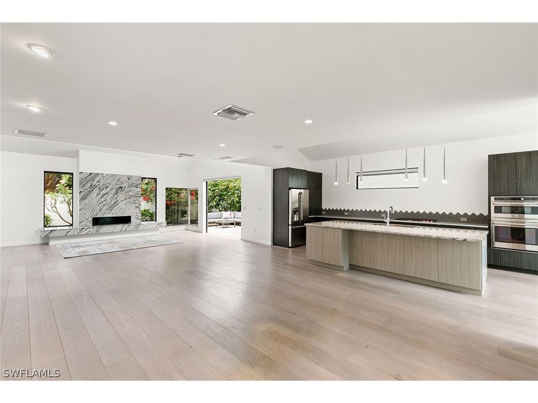 544 Tierra Mar Lane E #12 Naples FL 34108 225084941 image4