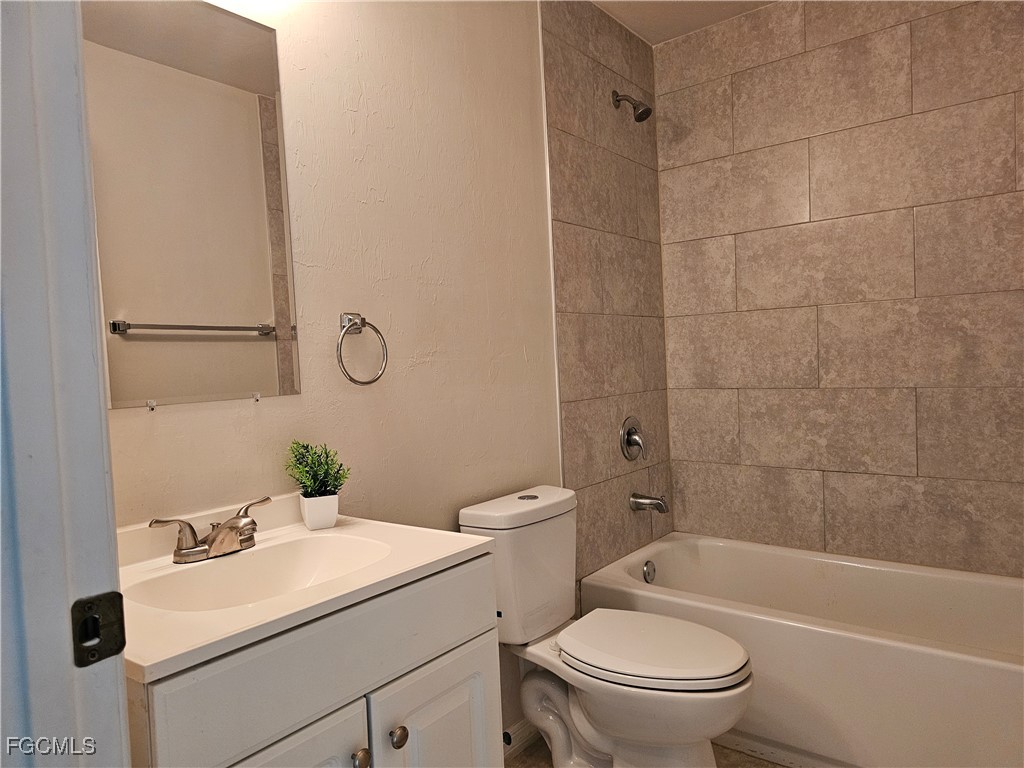 545 SE 4th Terrace Cape Coral FL 33990 2025014128 image18