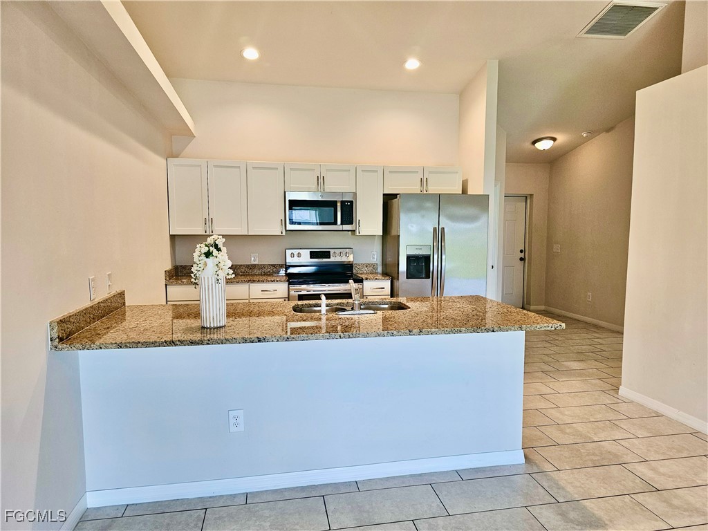 545 SE 4th Terrace Cape Coral FL 33990 2025014128 image5