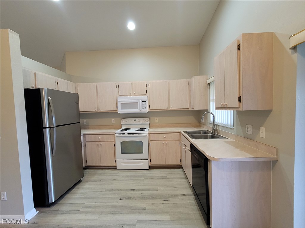 545 SE 6th Terrace Cape Coral FL 33990 2025017554 image4