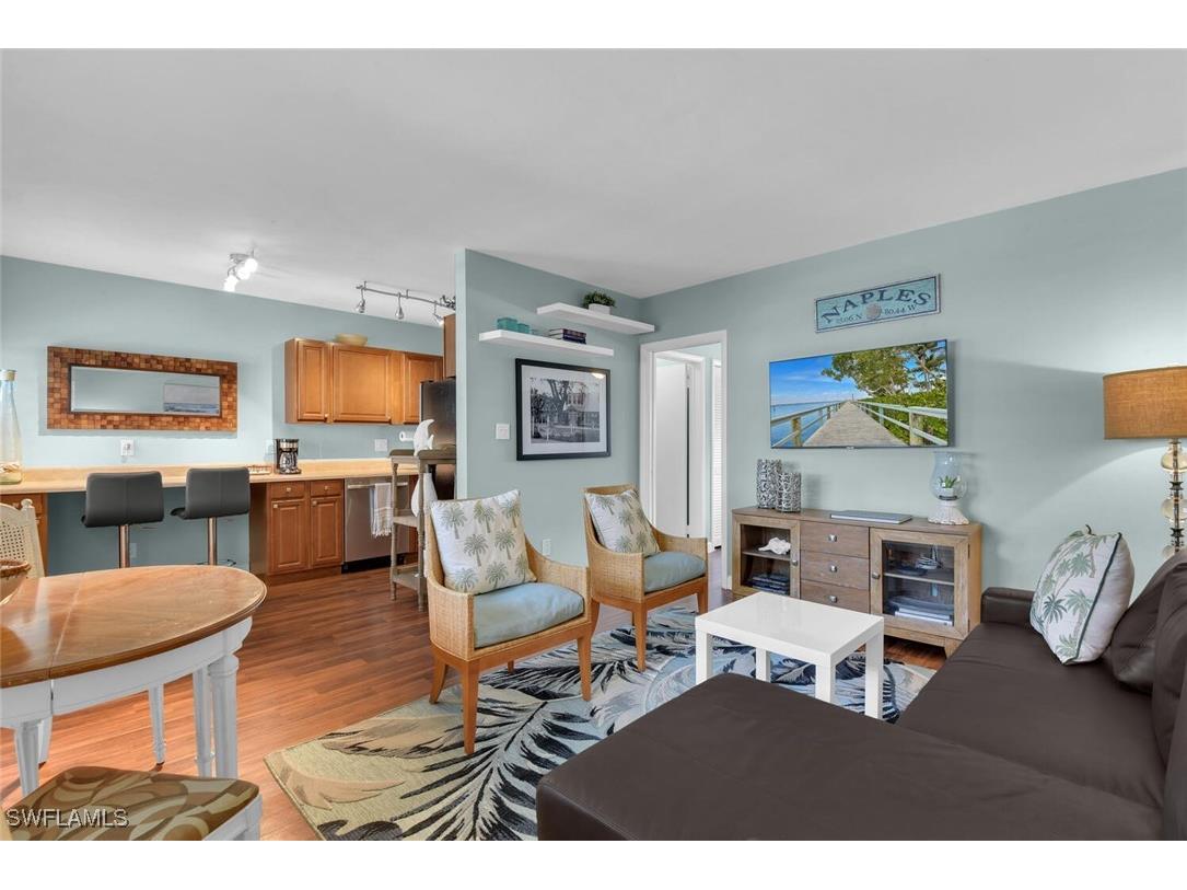 546 4th Avenue S #7 Naples FL 34102 225070459 image1