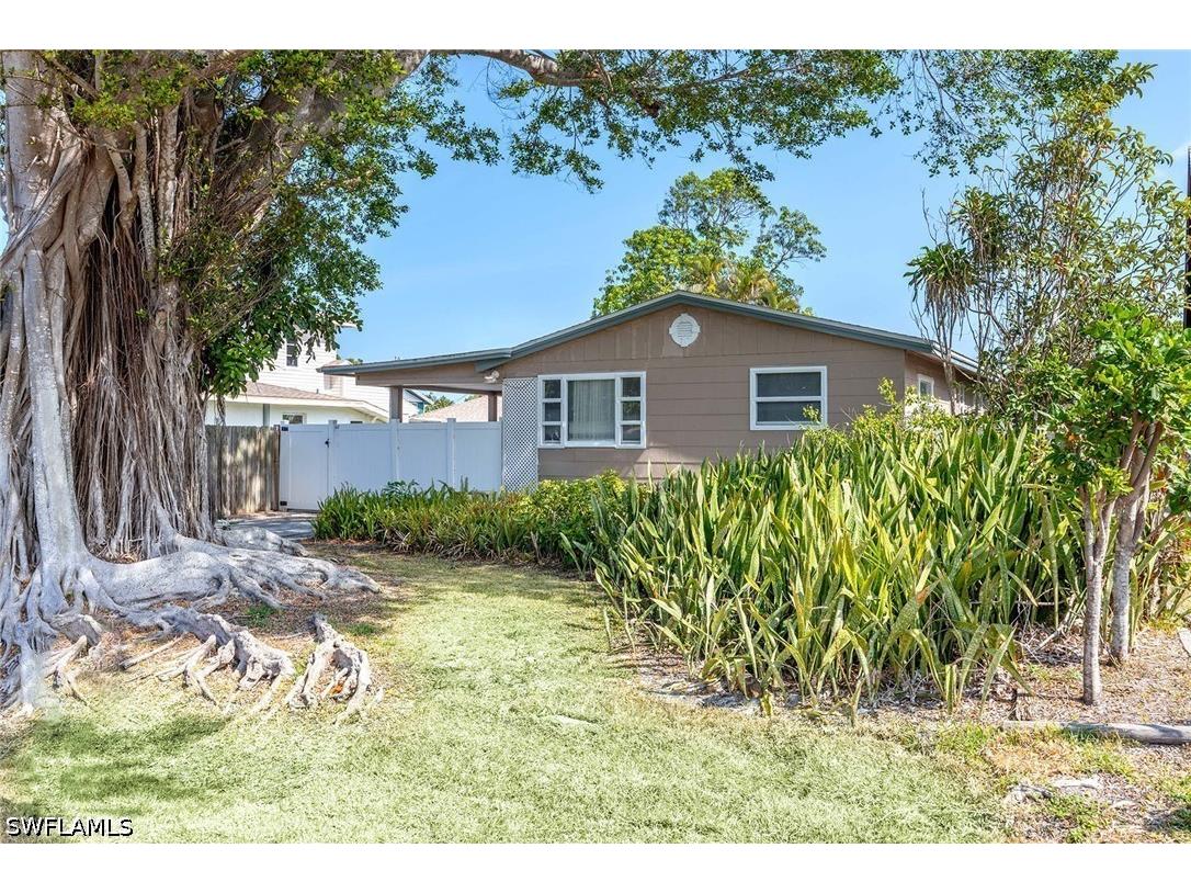 547 101st Avenue N Naples FL 34108 226021100 image1