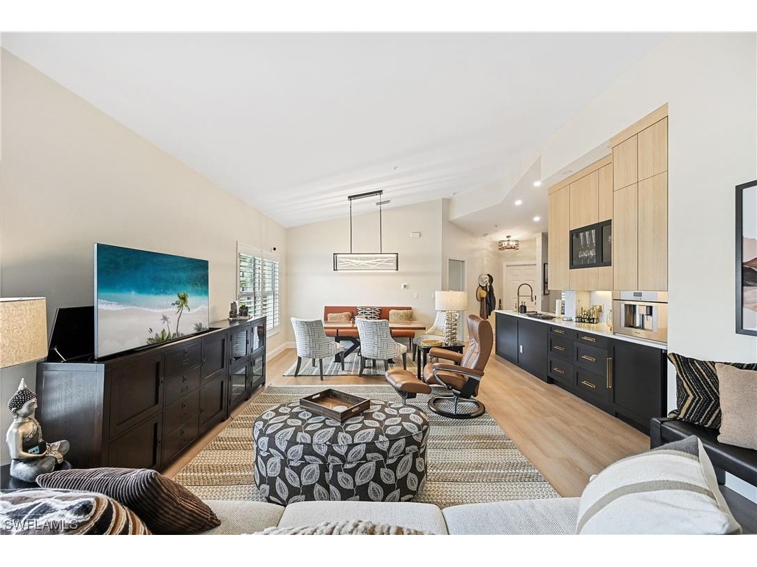 547 11th Avenue S #204 Naples FL 34102 224012652 image1