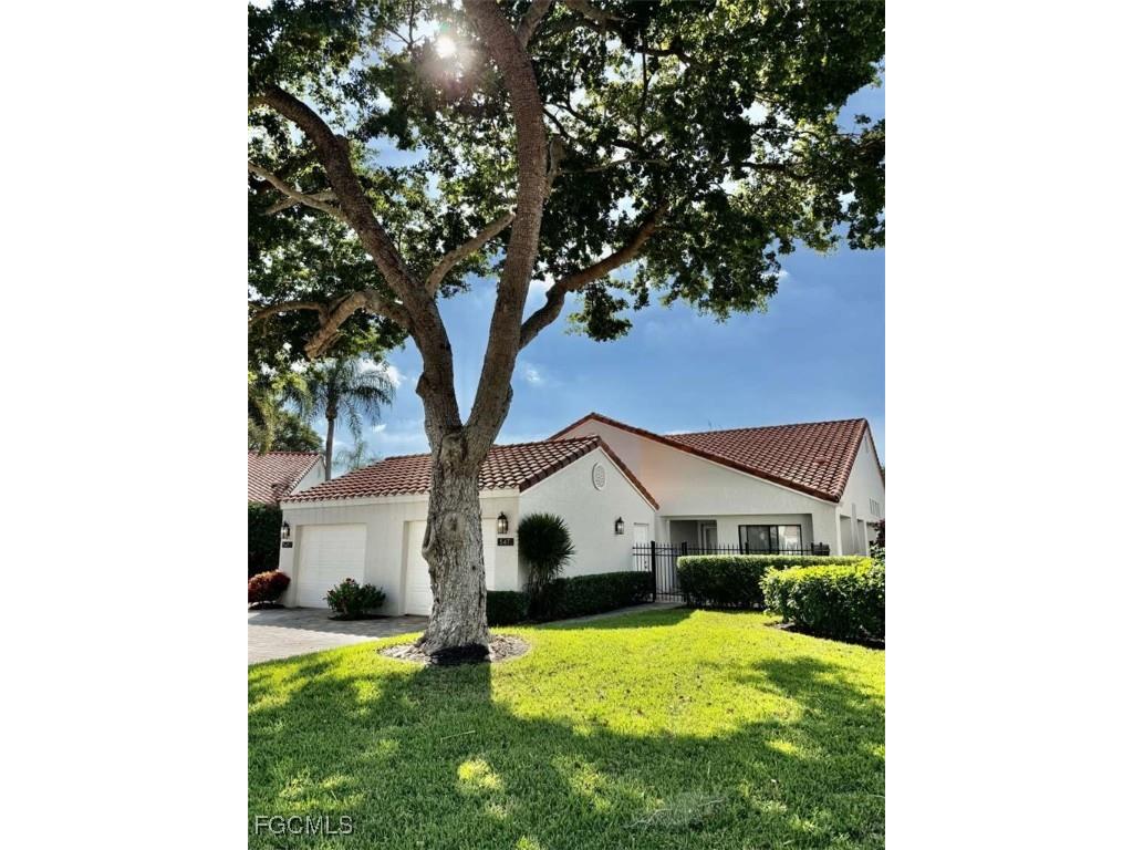 547 Beachwalk Circle Naples FL 34108 2025022264 image1