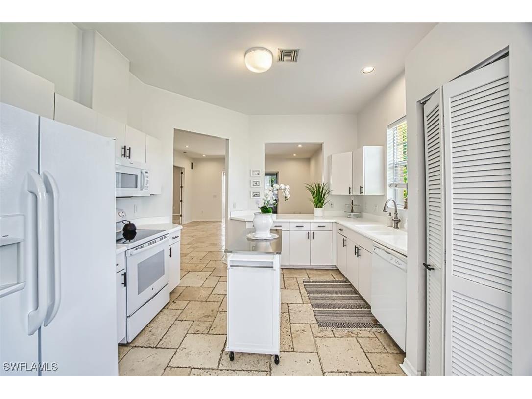 5482 Peppertree Drive Fort Myers FL 33908 225035962 image12