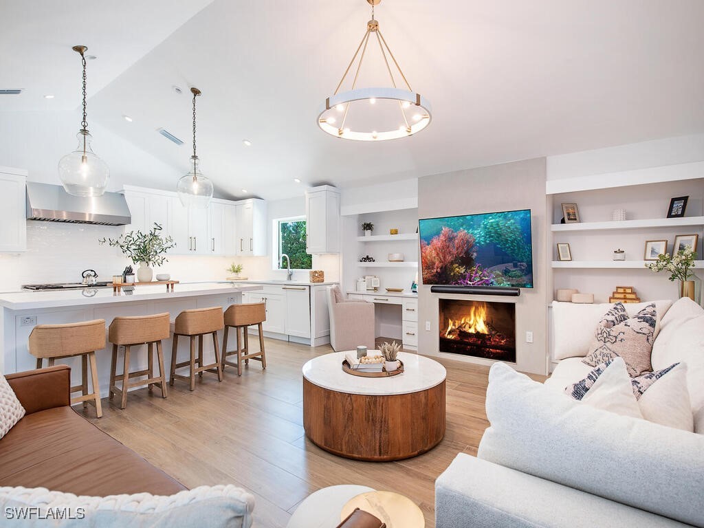 549 Neapolitan Way Naples FL 34103 225022564 image1