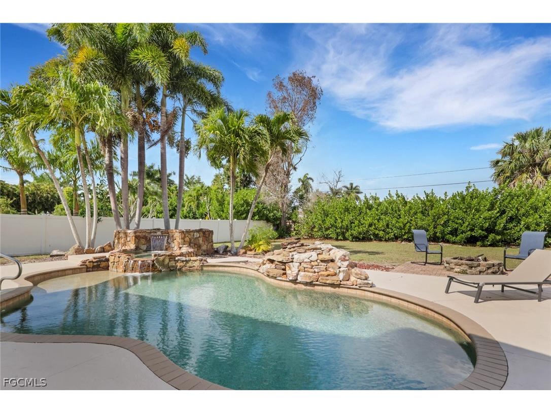 549 Peck Avenue Fort Myers FL 33919 2026013374 image3