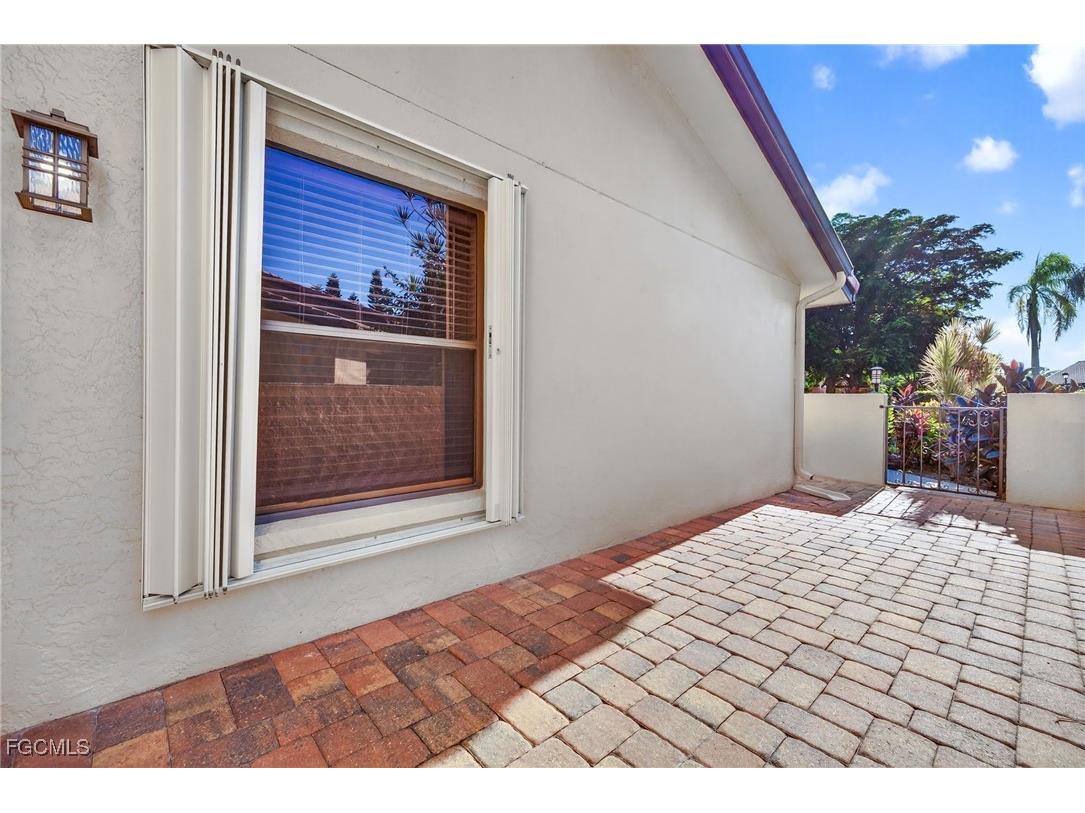 5490 Governors Drive Fort Myers FL 33907 2025017512 image2