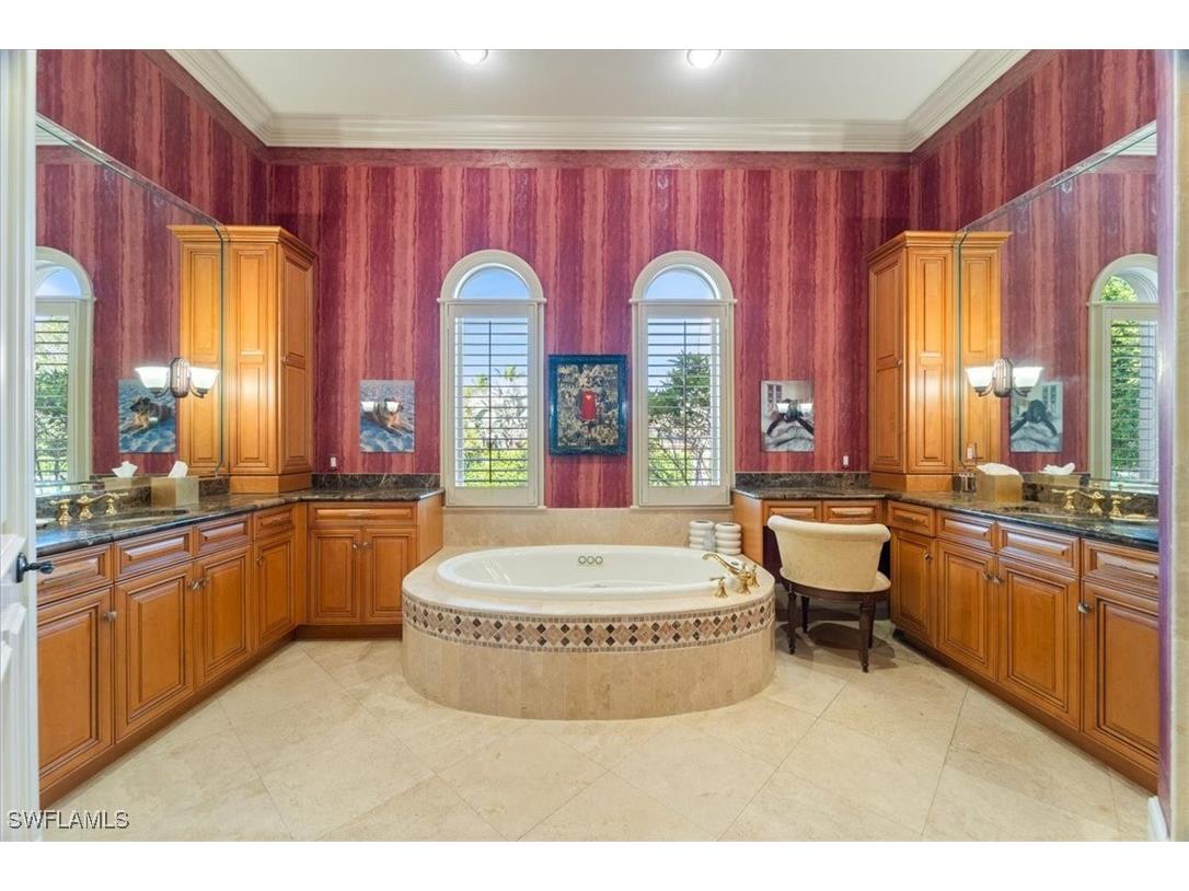 550 21st Avenue S Naples FL 34102 225072886 image25