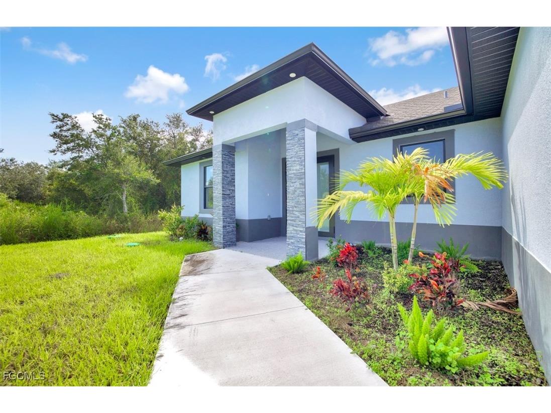 550 Lone Star Lane Lehigh Acres FL 33974 2025013385 image3