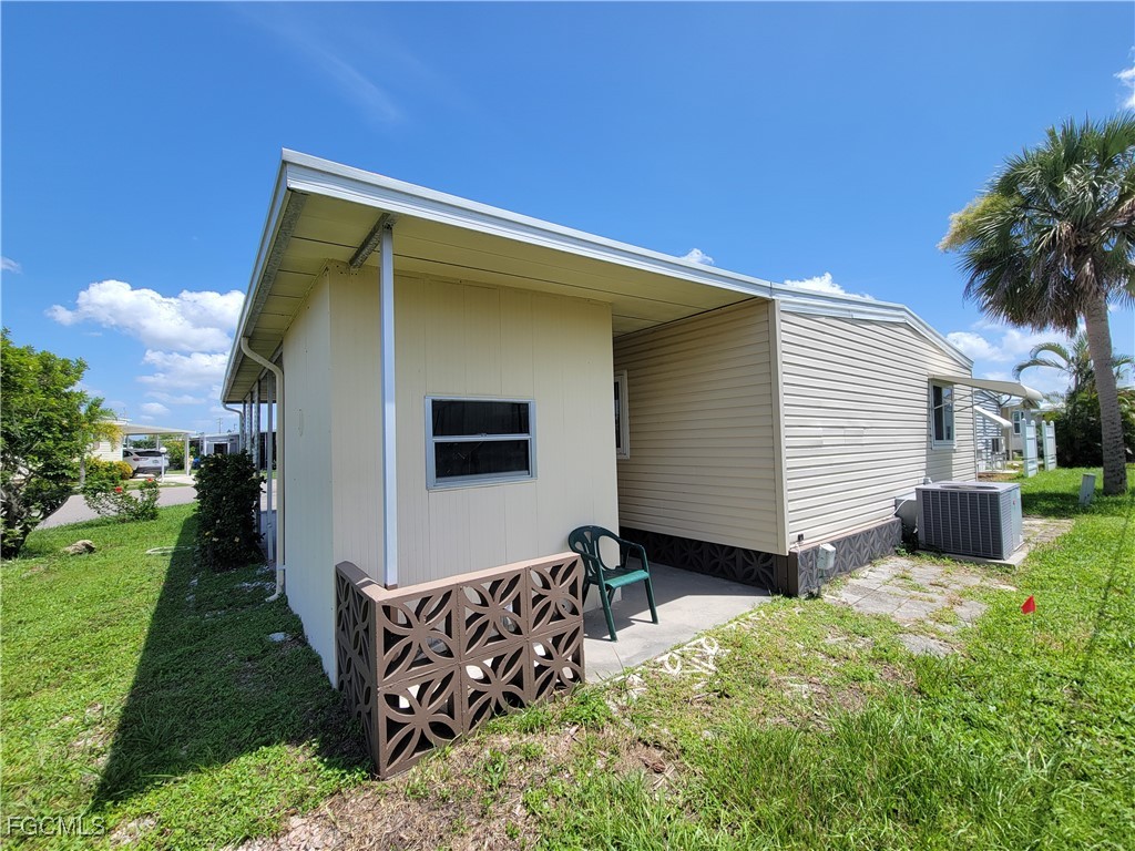 5502 Sir Walter Way North Fort Myers FL 33917 2025002446 image15