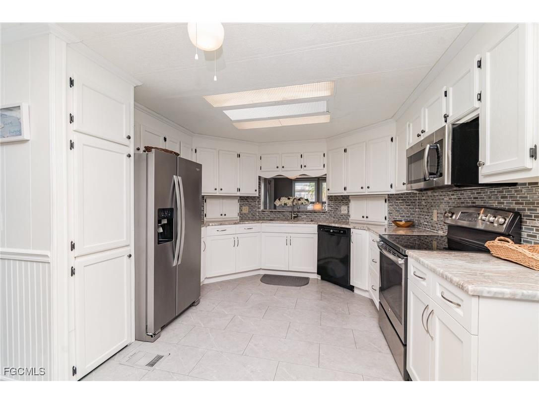 5508 Colonial Road North Fort Myers FL 33917 2025022000 image2