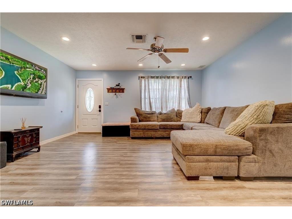 551 Golden Gate Boulevard W Naples FL 34120 226022434 image9