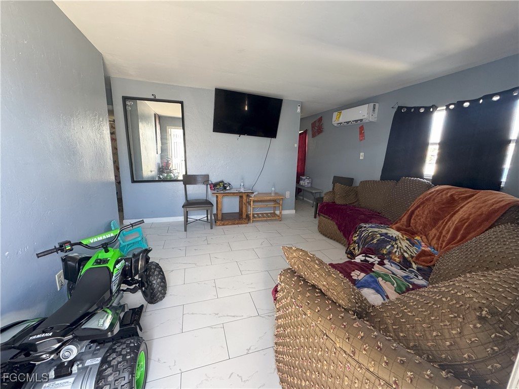 5515 5th Avenue Fort Myers FL 33907 2025000608 image3