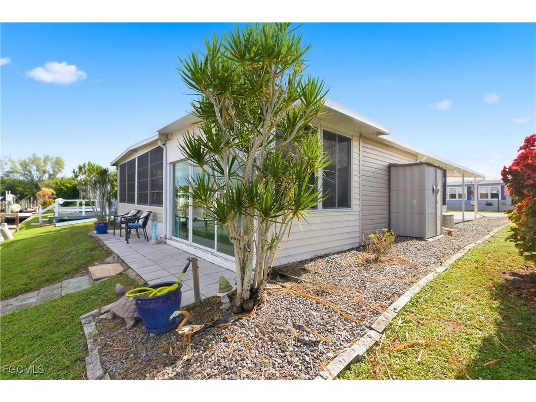 5517 Sir Walter Way North Fort Myers FL 33917 2025017822 image32