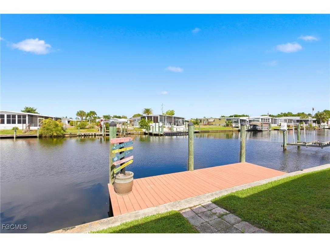 5517 Sir Walter Way North Fort Myers FL 33917 2025017822 image35