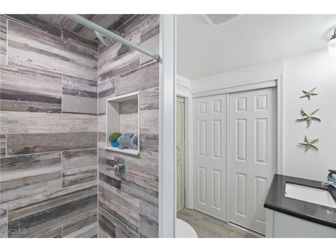 5517 Sir Walter Way North Fort Myers FL 33917 2025017822 image4