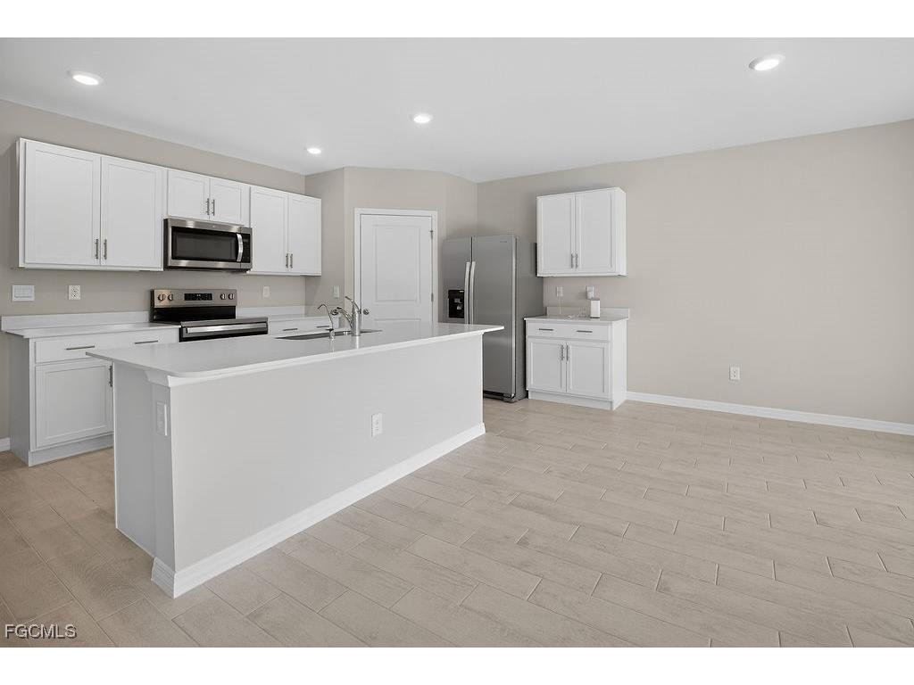 553 Kingsbury Lane Lehigh Acres FL 33974 2025025434 image10